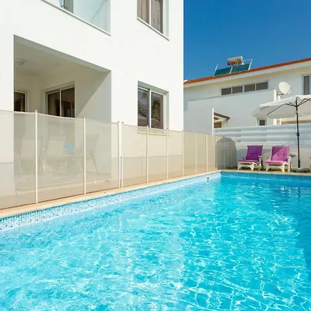 Colonian Villa Περβόλια